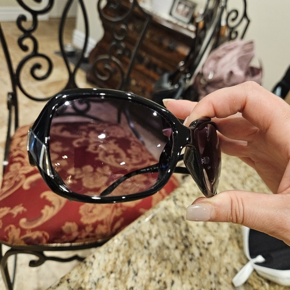 ARMANI EXCHANGE Stylish Black Sunglasses - Picture 9 of 14